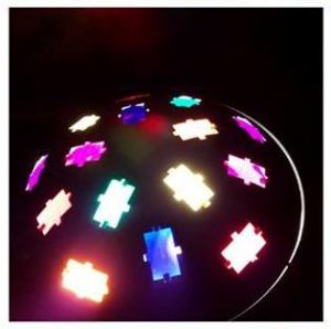 lichtgevende-bewegende-discolamp-voor-discofeest