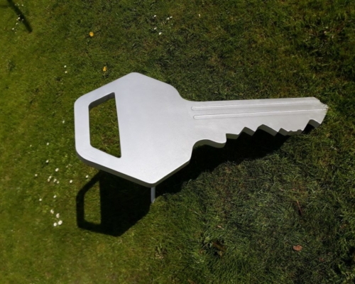 Grote zilveren sleutel voor opening